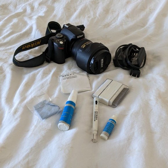 Nikon D40 with 18-200mm lens and camera bag EUC - Picture 3 of 16